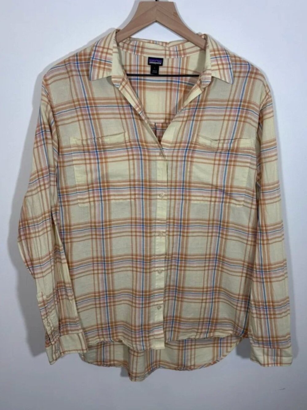 Patagonia Women's Lightweight A/C Button-Down, Beach Time: Natural Large